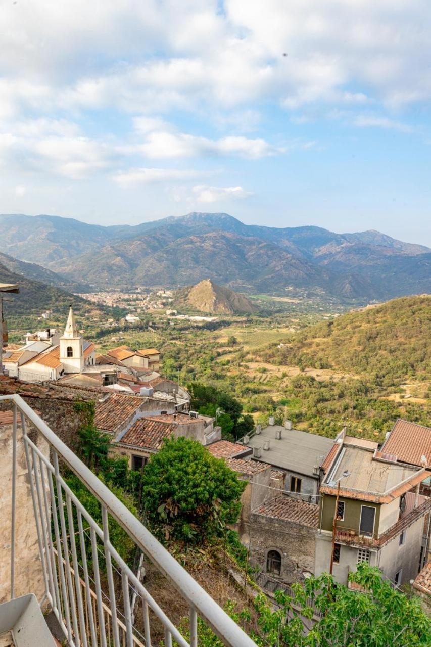 Le Chevalier Apartment Castiglione De Sicilia Esterno foto